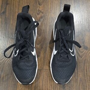 Black and White Athletic Sneakers. Unisex 4.5Y